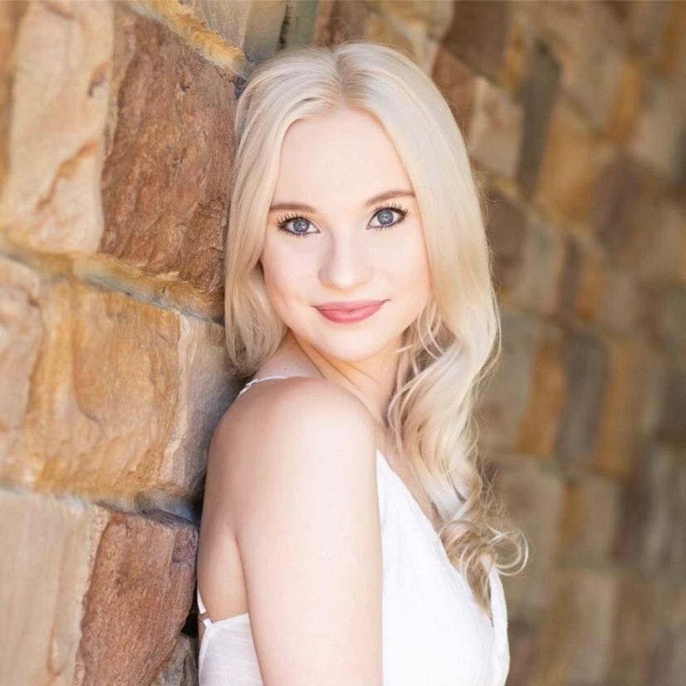 Meet your Posher, Elise